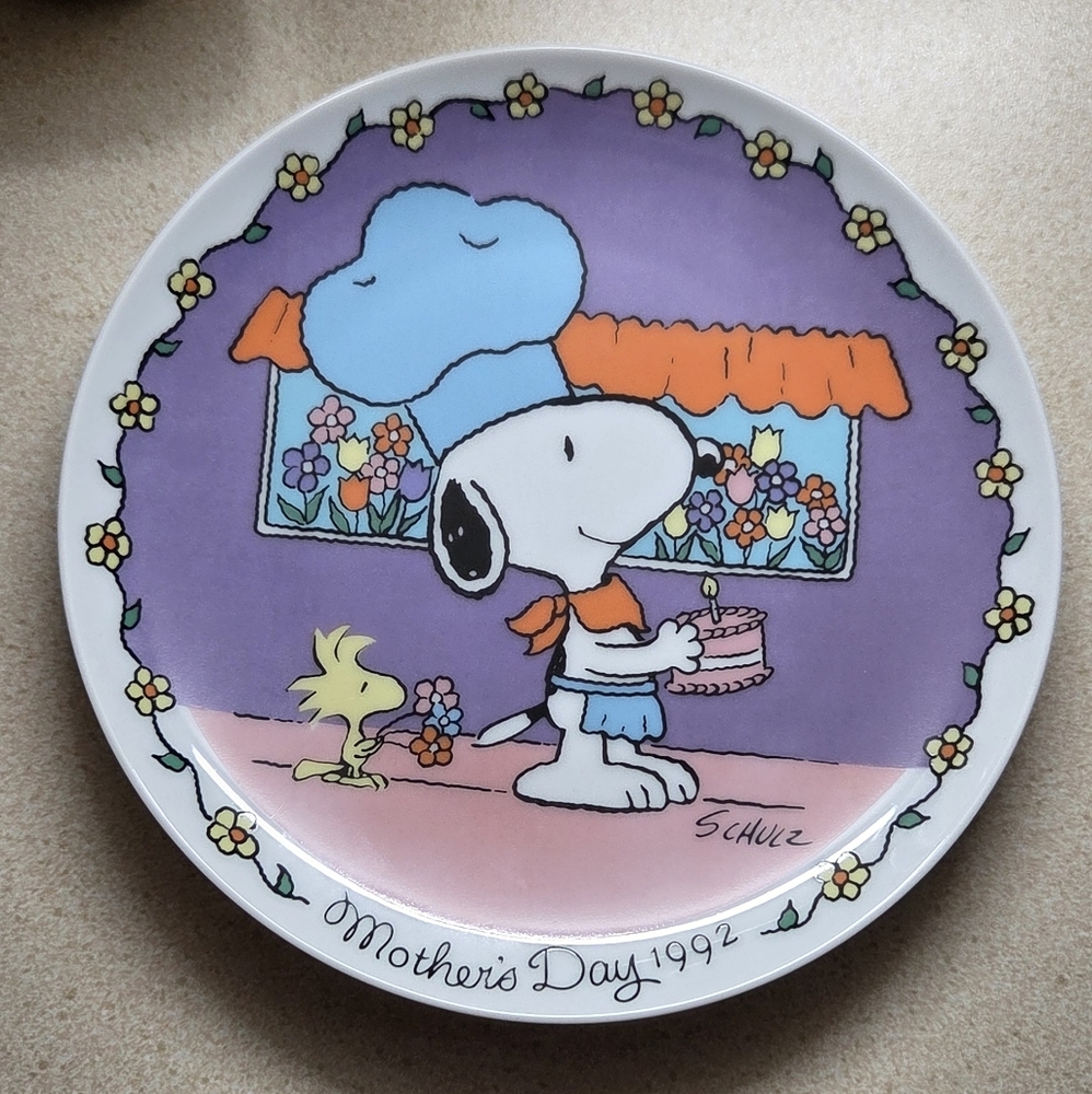 Charles Shultz Peanuts 1992 Mothers Day Collectible Plate